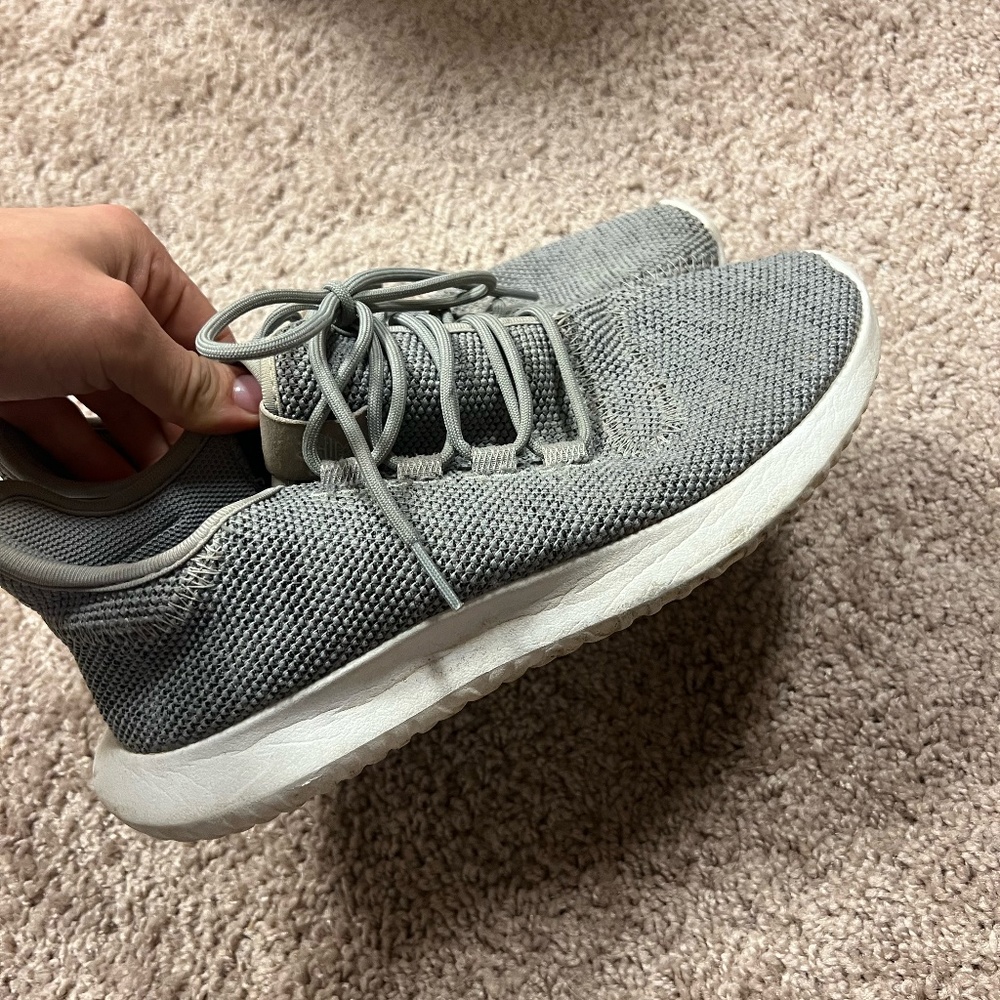 Adidas Sneakers: 7.5